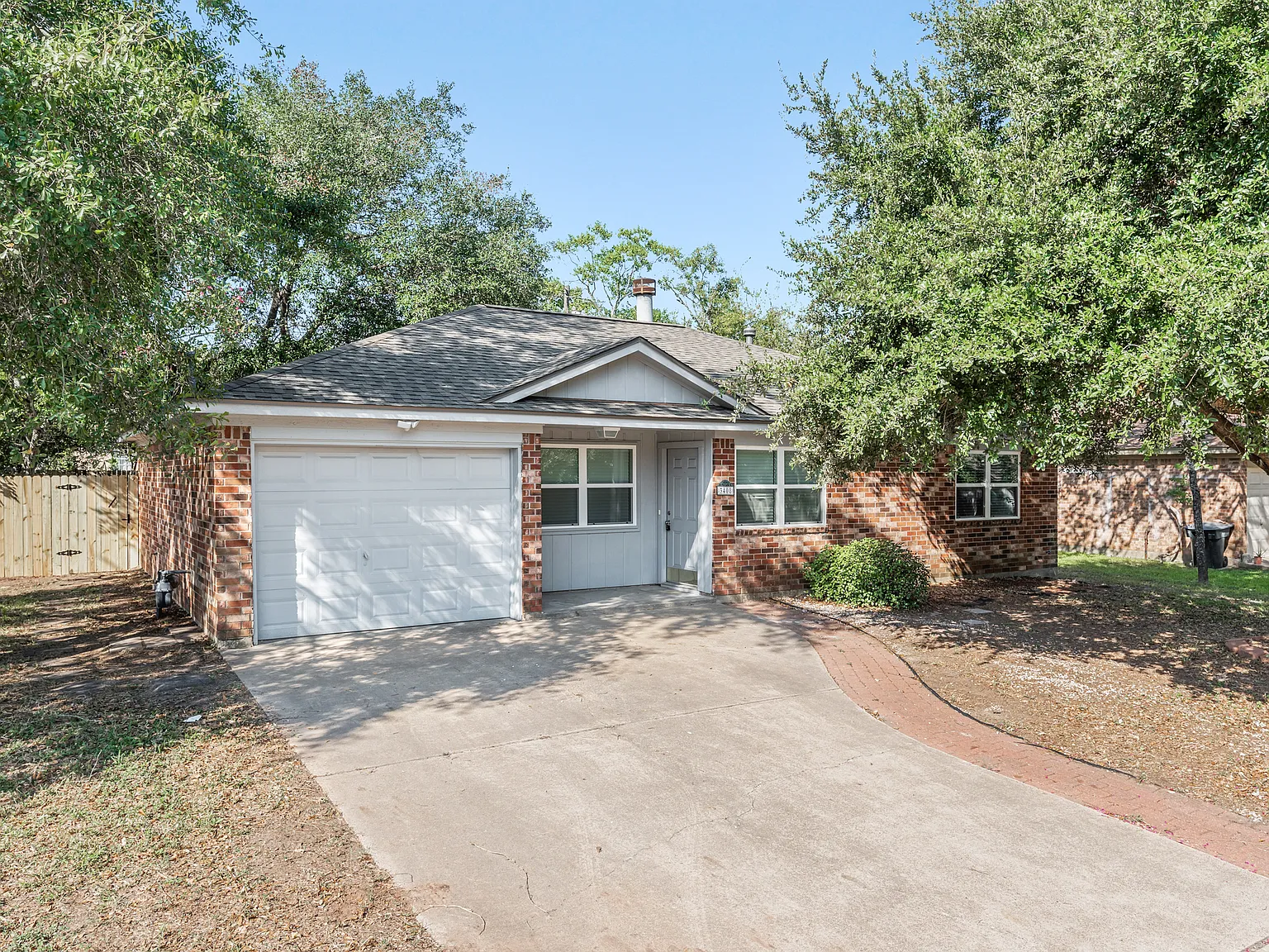 3408 Dallis - 1 — Photo 1