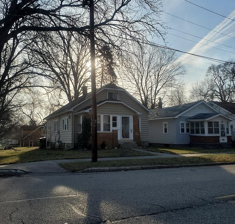 1st image of 808 Valley Ave NW