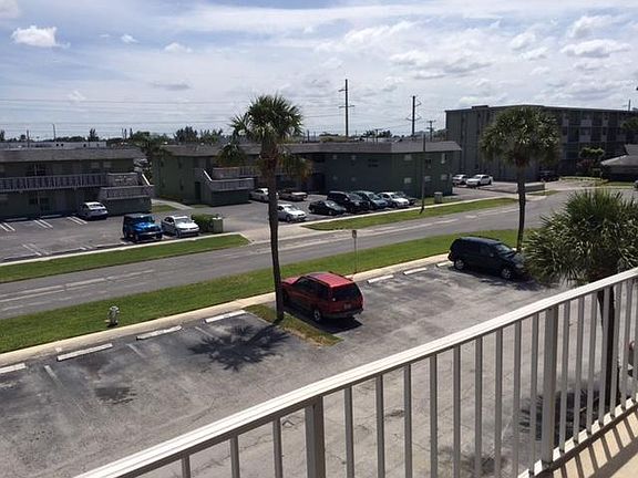 4th image of 2711 Vandiver Dr APT 304