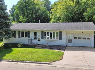 1005 23rd Ave N, Clinton, IA 52732