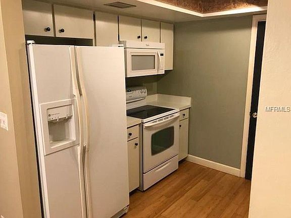 5th image of 215 Crown Oaks Way