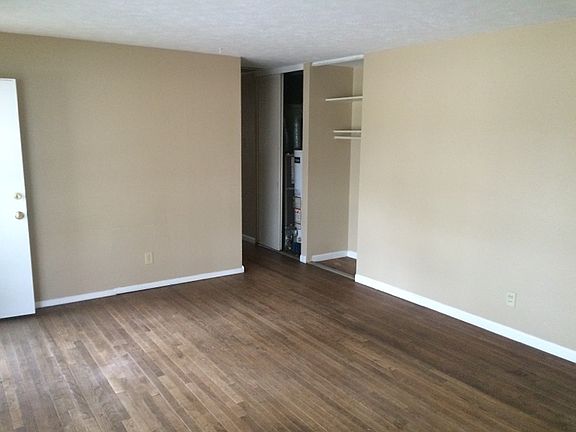 2nd image of 906 W Pecan St