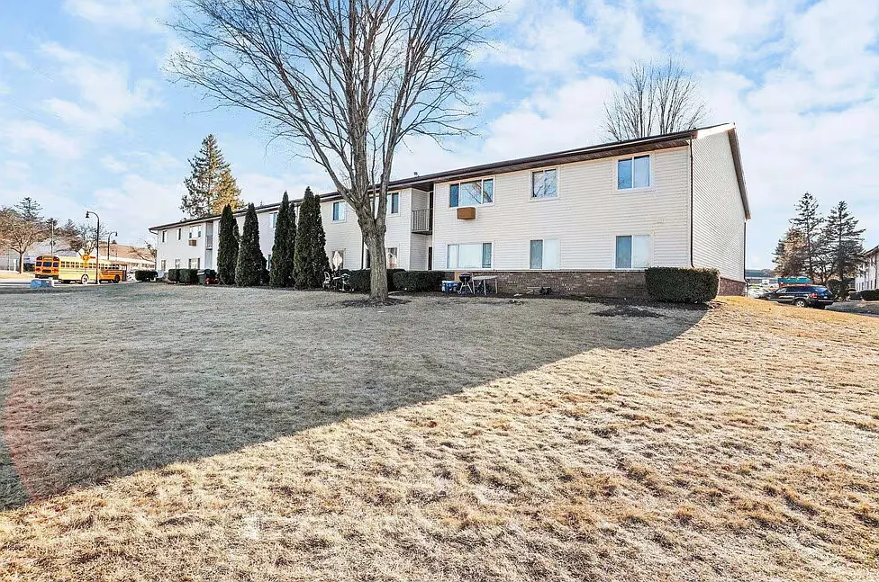 Sunset Lane Apartments — Photo 2