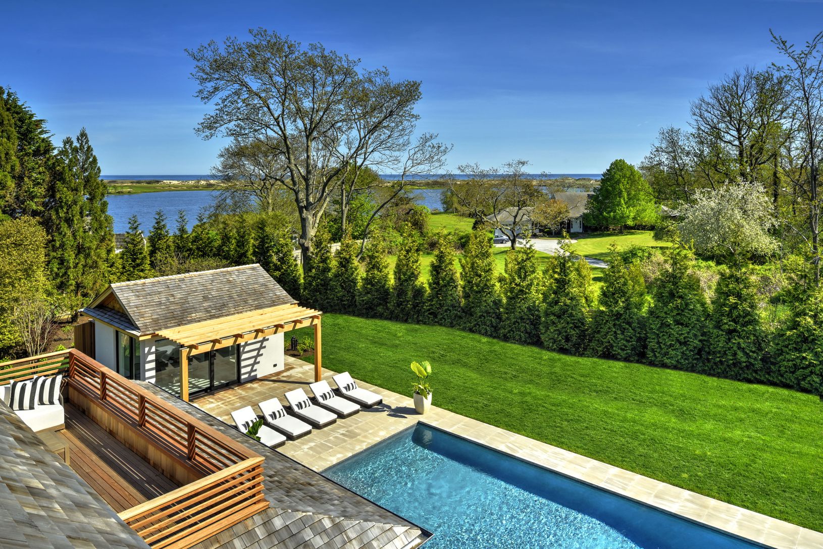 20 Hook Pond Ln in East Hampton Out East