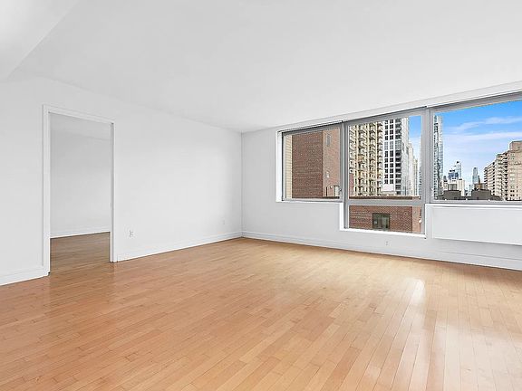 4th image of 212 W 72nd St #16A