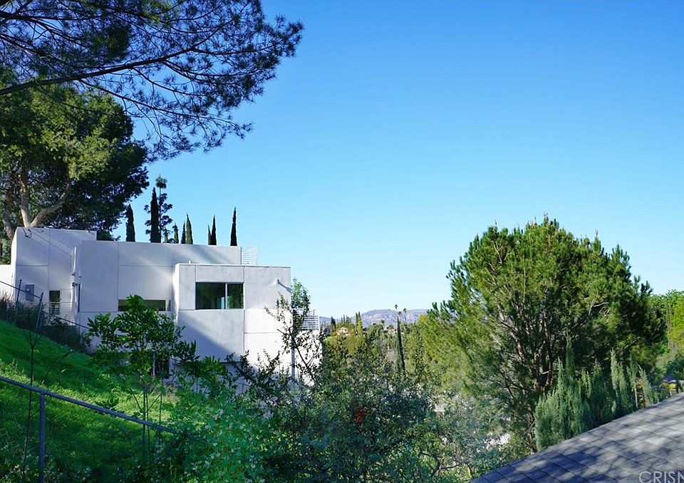 キャサページ 22935 Cass Ave, Woodland Hills, CA 91364 | Zillow