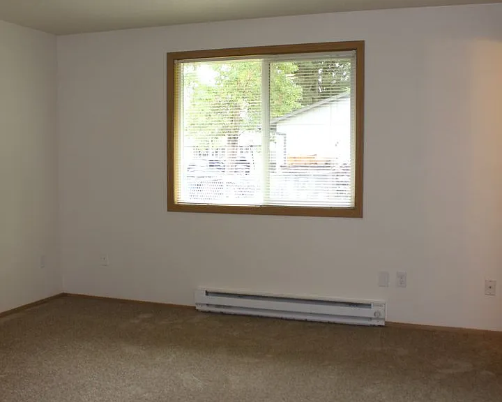 1892 NE Kathryn St — Photo 11