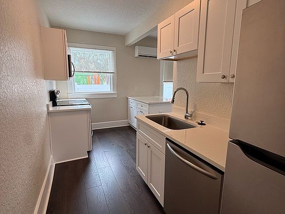 4th image of 808 13th St N APT 4