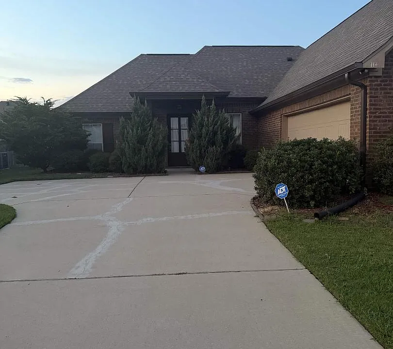 114 Essen Ln