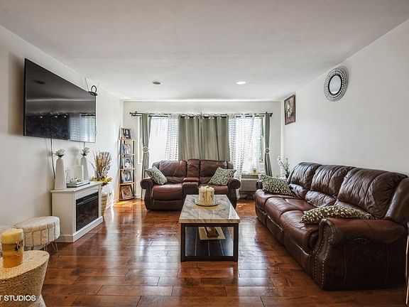 4th image of 2205 W Highland Ave #3N