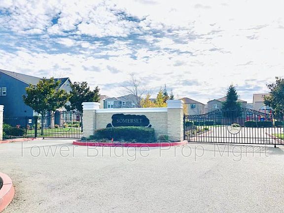 2nd image of 220 Maidenbrook Ln