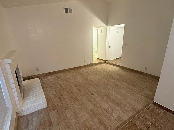 5th image of 4615 Eve St