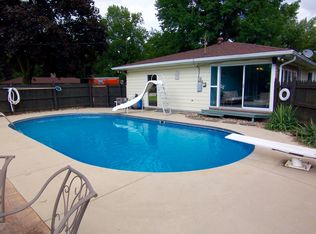 2203 Merry Oaks Ln, East Moline, IL 61244