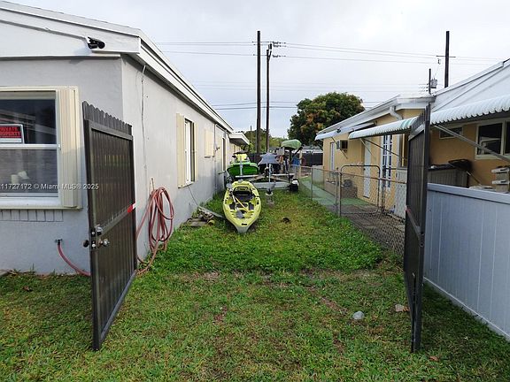 3rd image of 1523 NE 170th St