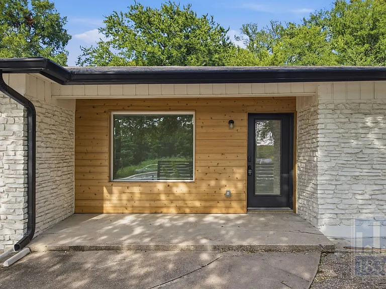 2703 Burleson Rd — Photo 33