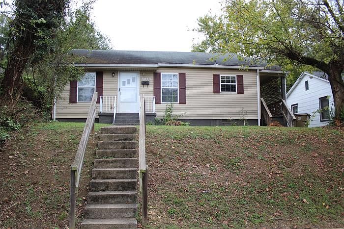 1st image of 2553 Woodbine Ave