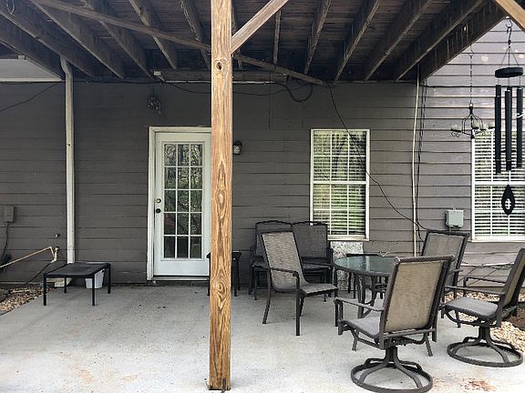 Private entrance. Full size table and chairs on patio