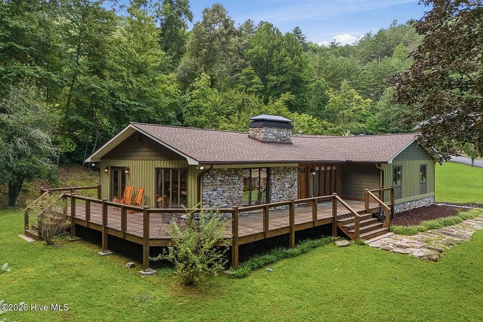 1st image of 239 Woodland Hts