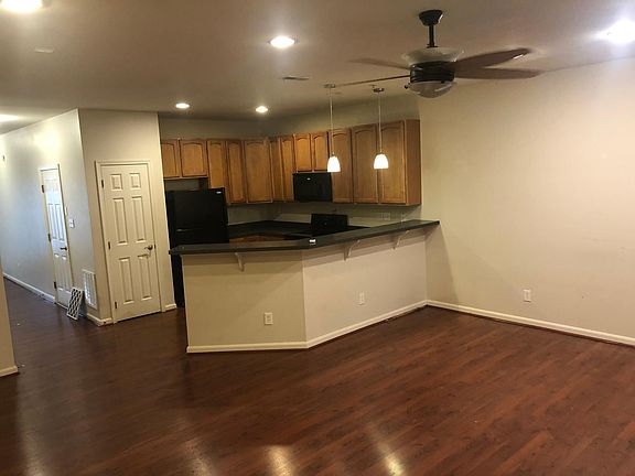 5th image of 702 Leontyne Pl
