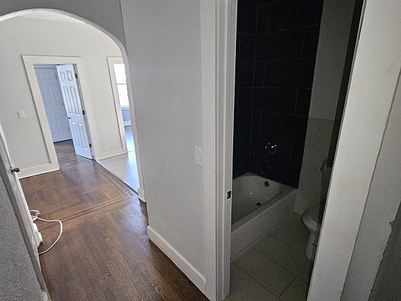4th image of 691 Elizabeth Ave #3B