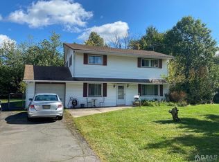 66 Hastings Rd, Kendall Park, NJ 08824