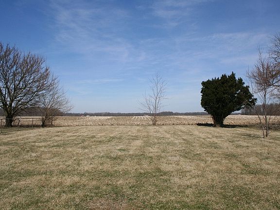 4th image of 720 E County Road 100 N
