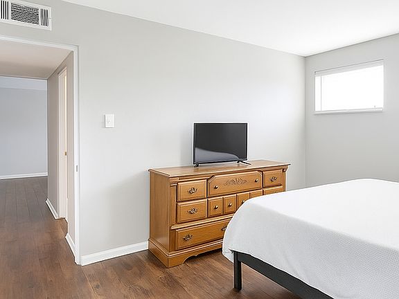 5th image of 516 Mariedale Dr APT 2