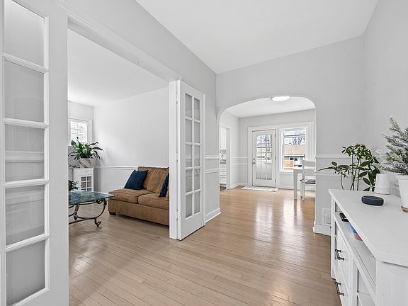 2nd image of 1032 Sheridan Ave