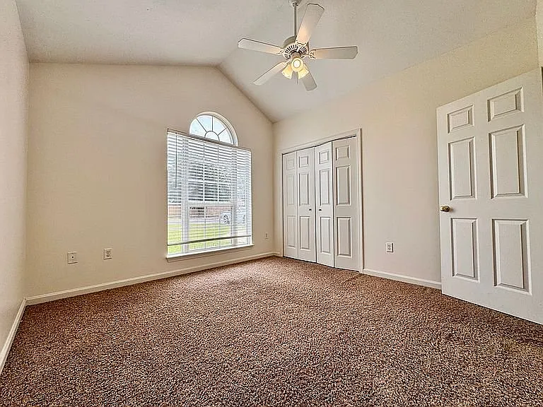 806 Almoo St — Photo 4
