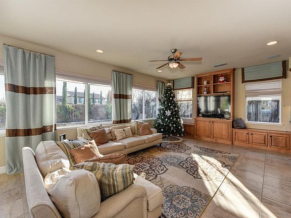 3rd image of 908 Aubree Ln
