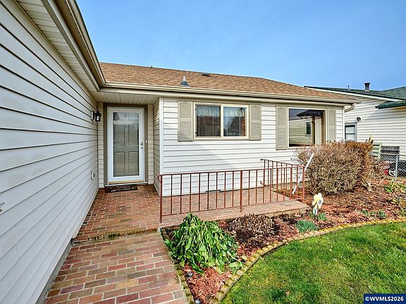 2nd image of 163 W Clackamas Cir