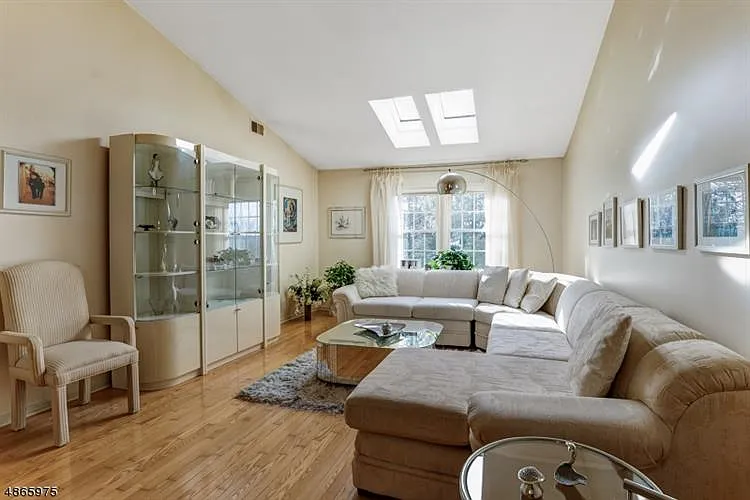 26 Alexandria Way photo 1