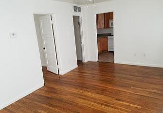 2nd image of 945 W Mariposa St