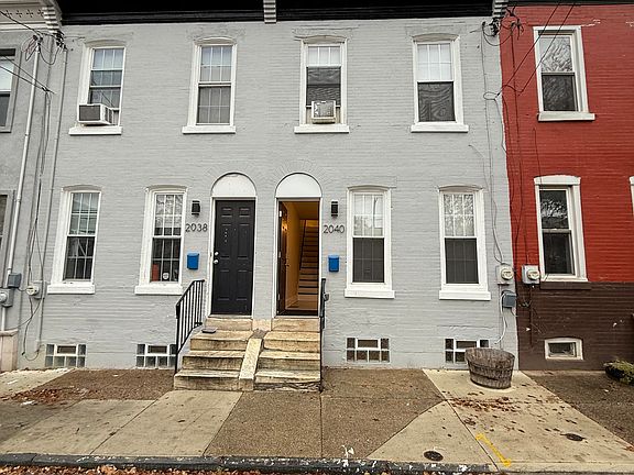 4th image of 2040 N Darien St