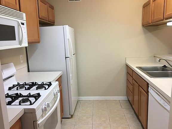 3rd image of 2792 S Knightsbridge Cir #Ann