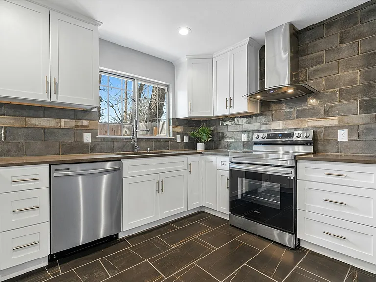 5503 Manor Rd — Photo 9