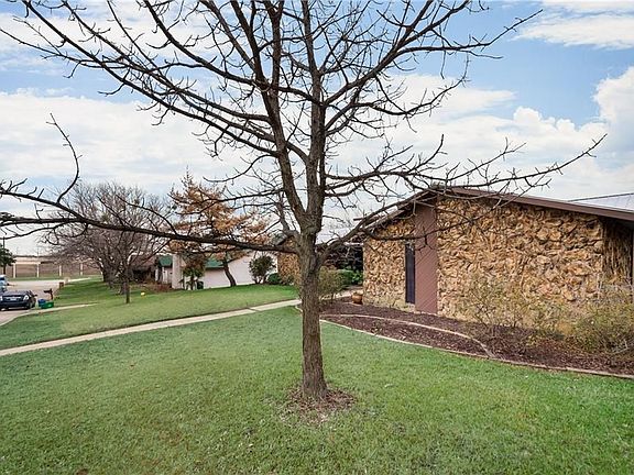 2nd image of 1913 Ola Ln