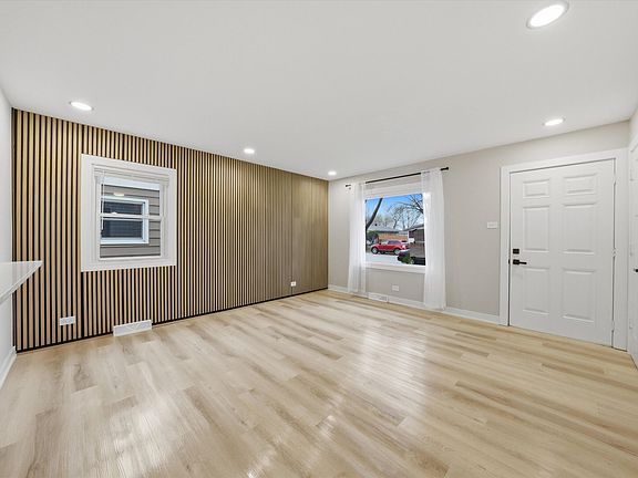 4th image of 14825 S Sacramento Ave
