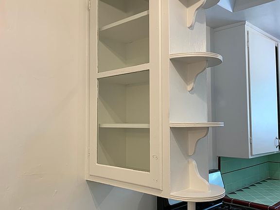 5th image of 2269 N Beachwood Dr #104