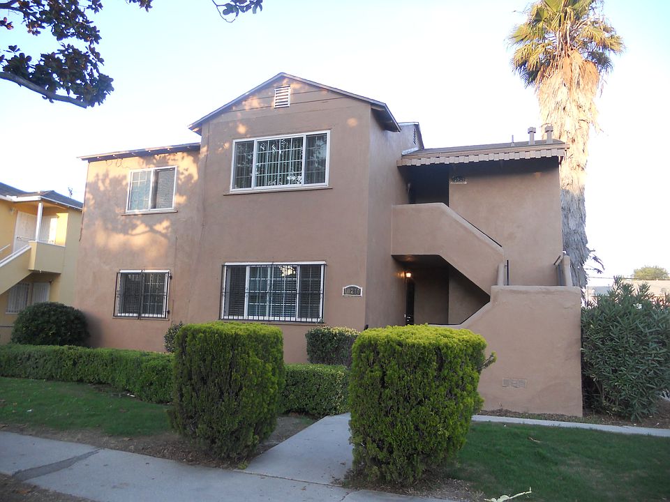 1st image of 10210 S Wilton Pl
