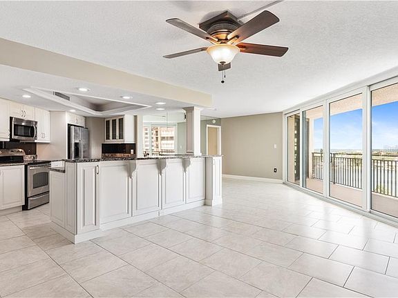 3rd image of 690 Island Way APT 806