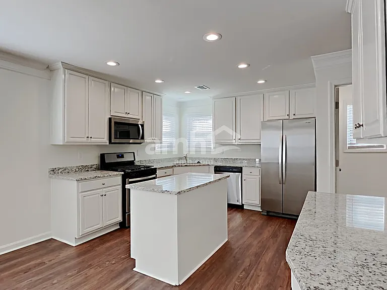979 Park Knoll Ct — Photo 3
