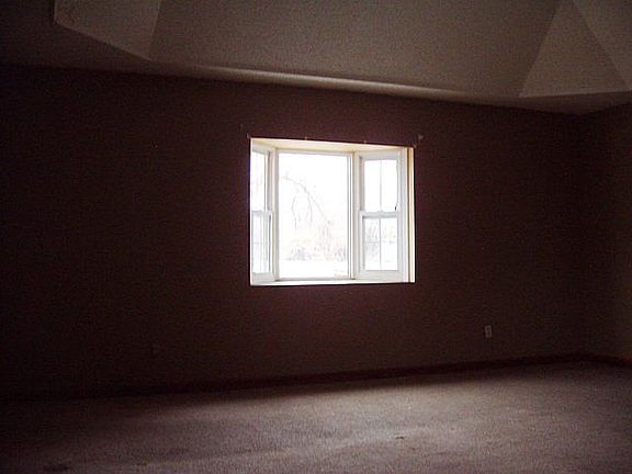 4th image of 901 N Edwards St