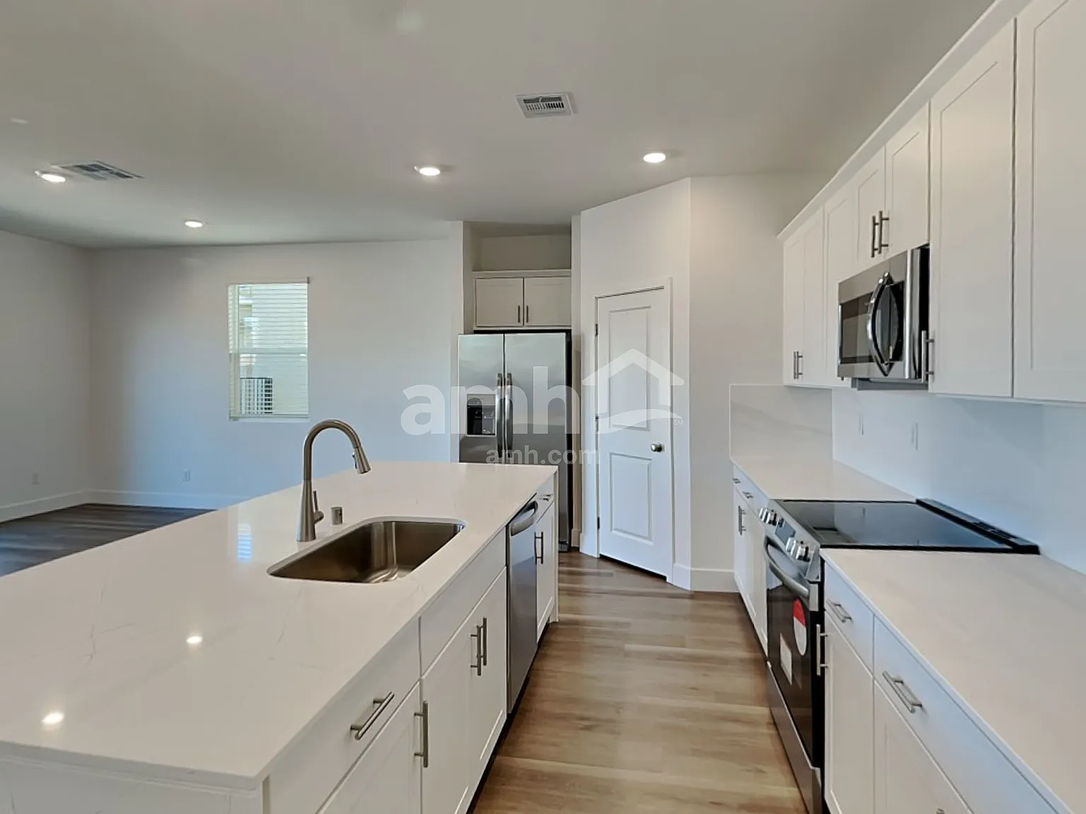 4 bed, 3.0 bath, 2239 sqft, $2,620 — Photo 4