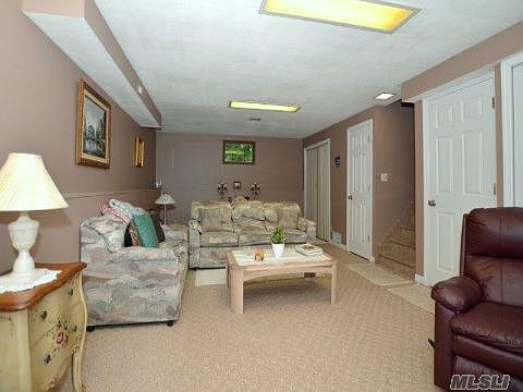 3rd image of 75 Ledgewood Dr