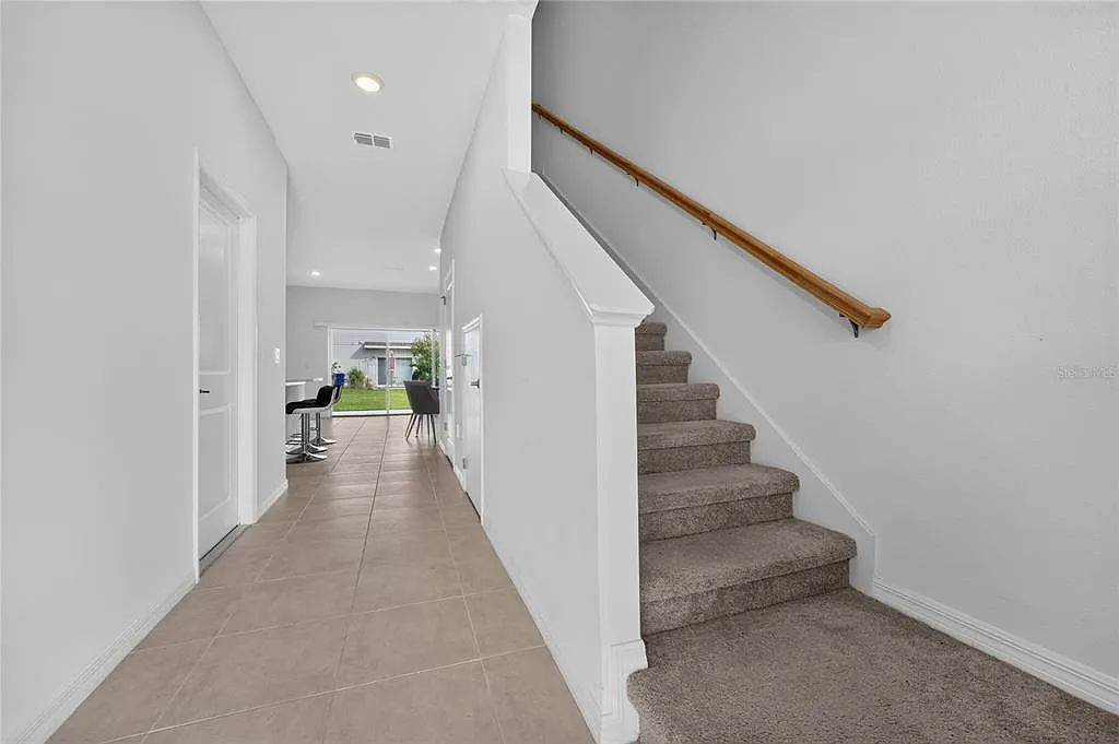 3 bed, 2.5 bath, 1365 sqft, $2,300 — Photo 4