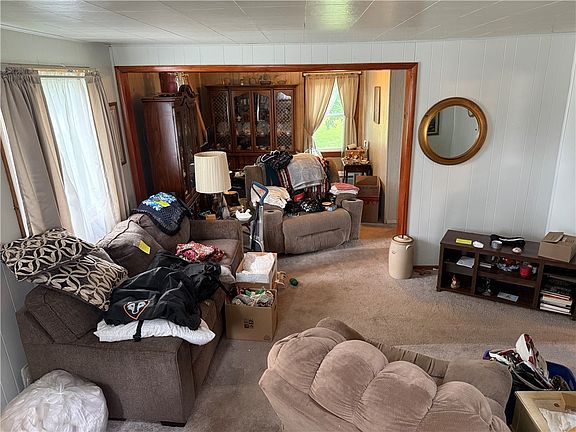 4th image of 42 Cedar St