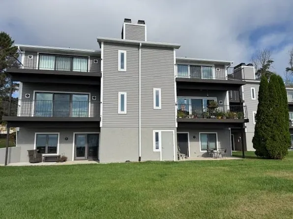 150 E Summit Beach Dr, Algoma, WI 54201