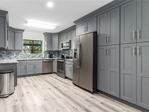 3rd image of 2712 SW Willowood Cir