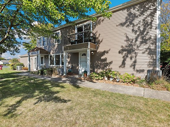 2nd image of 205 Sheridan Ct Unit D